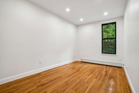 82 Manhattan Avenue Jersey City NJ 07307