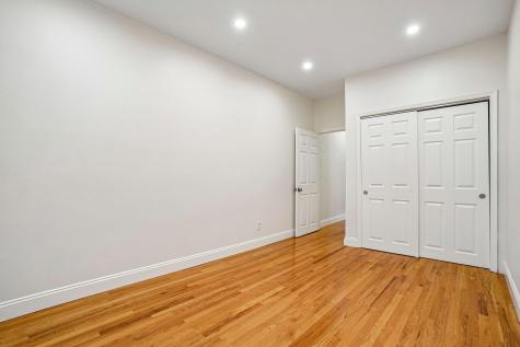 82 Manhattan Avenue Jersey City NJ 07307
