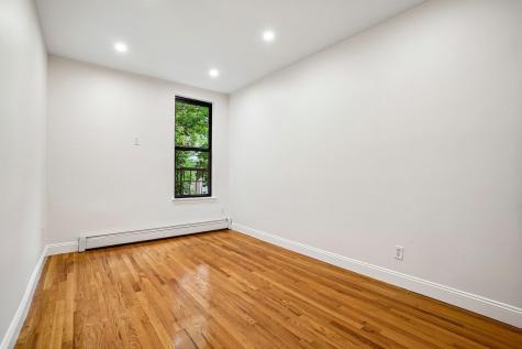 82 Manhattan Avenue Jersey City NJ 07307