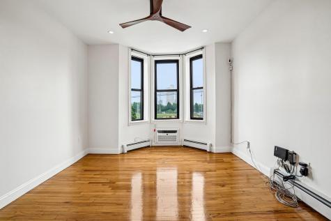 82 Manhattan Avenue Jersey City NJ 07307
