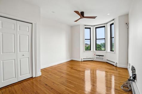 82 Manhattan Avenue Jersey City NJ 07307