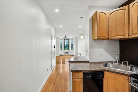 82 Manhattan Avenue Jersey City NJ 07307