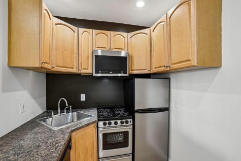 82 Manhattan Avenue Jersey City NJ 07307