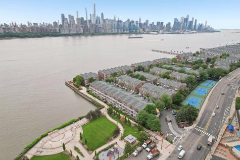 66 Lydia Drive Guttenberg NJ 07093