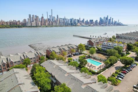 66 Lydia Drive Guttenberg NJ 07093