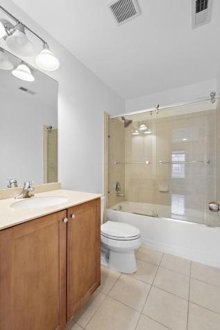 25 Creekside Court Secaucus NJ 07094