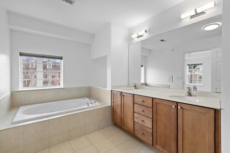 25 Creekside Court Secaucus NJ 07094
