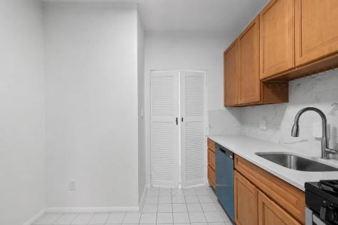 6045 Boulevard East West New York NJ 07093