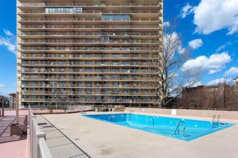 6040 Boulevard East West New York NJ 07093