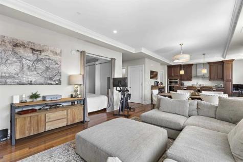250 Henley Place Weehawken NJ 07086