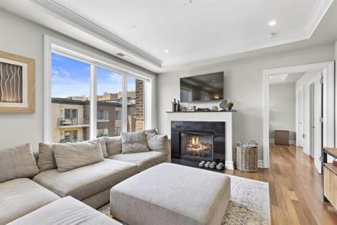 250 Henley Place Weehawken NJ 07086