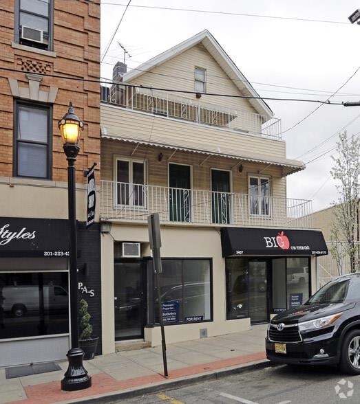 3405 Park Avenue Union City NJ 07087