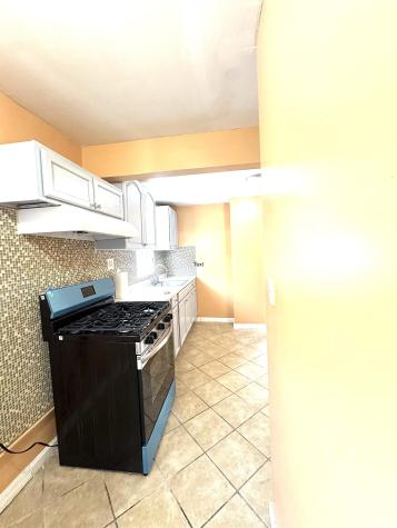 82 Woodlawn Avenue Jersey City NJ 07305
