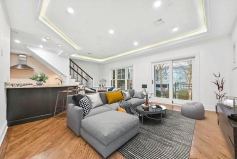 9 Marquis Court Edgewater NJ 07020