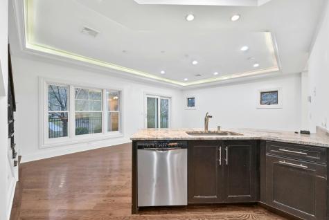 9 Marquis Court Edgewater NJ 07020