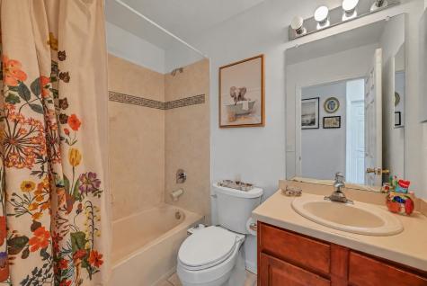 20 Lydia Drive Guttenberg NJ 07093