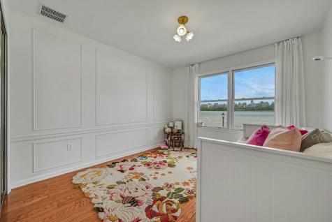 20 Lydia Drive Guttenberg NJ 07093