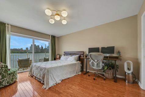 20 Lydia Drive Guttenberg NJ 07093