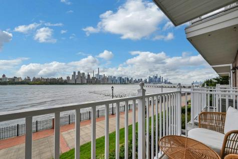 20 Lydia Drive Guttenberg NJ 07093