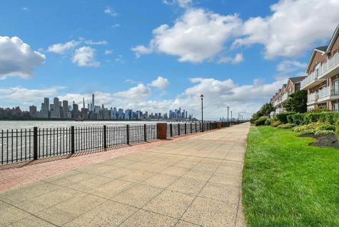 20 Lydia Drive Guttenberg NJ 07093