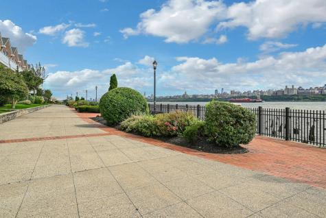 20 Lydia Drive Guttenberg NJ 07093