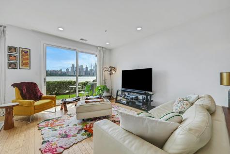 20 Lydia Drive Guttenberg NJ 07093