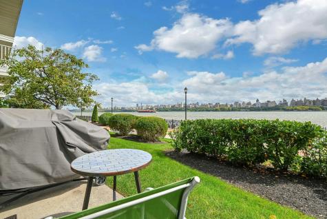 20 Lydia Drive Guttenberg NJ 07093