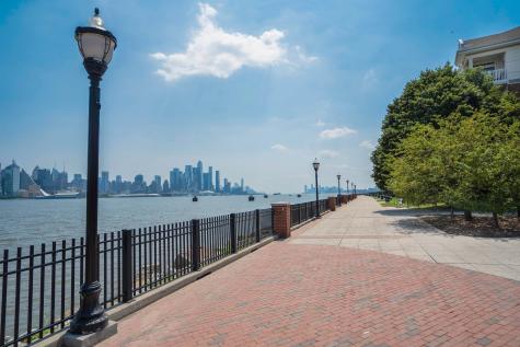 20 Lydia Drive Guttenberg NJ 07093