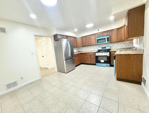 588 Avenue A Bayonne NJ 07002-5679