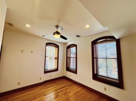 20 Erie Street Jersey City NJ 07302-4702