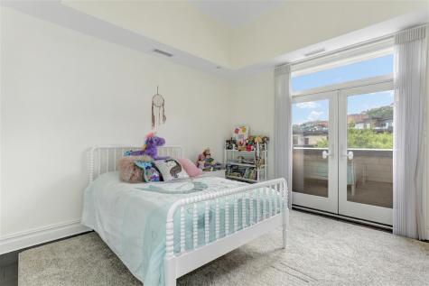 10 Henley Place Weehawken NJ 07086