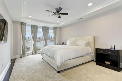 10 Henley Place Weehawken NJ 07086