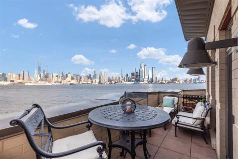 10 Henley Place Weehawken NJ 07086