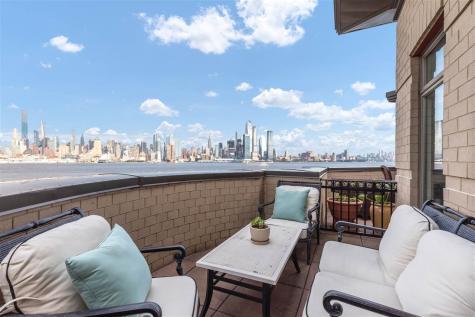10 Henley Place Weehawken NJ 07086