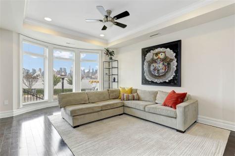 10 Henley Place Weehawken NJ 07086