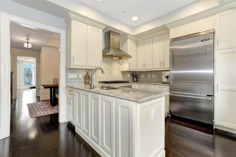 10 Henley Place Weehawken NJ 07086