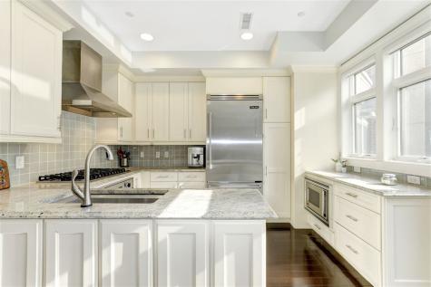 10 Henley Place Weehawken NJ 07086