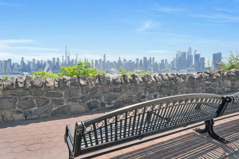 4413 Park Avenue Union City NJ 07087