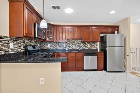 43 Manhattan Avenue Jersey City NJ 07307