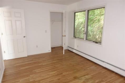 8913 Riverside Place North Bergen NJ 07047