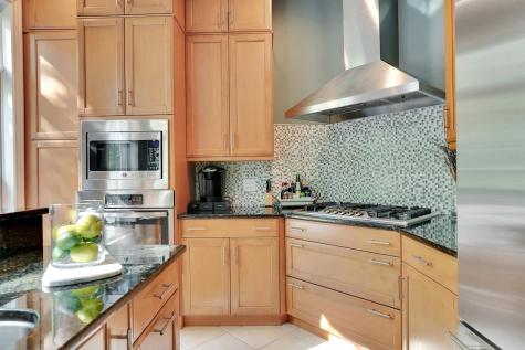 3 Regency Place Weehawken NJ 07086