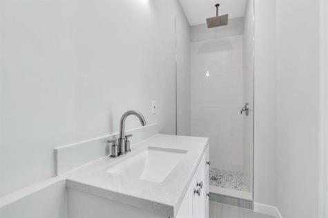 409 6th Street Union City NJ 07087