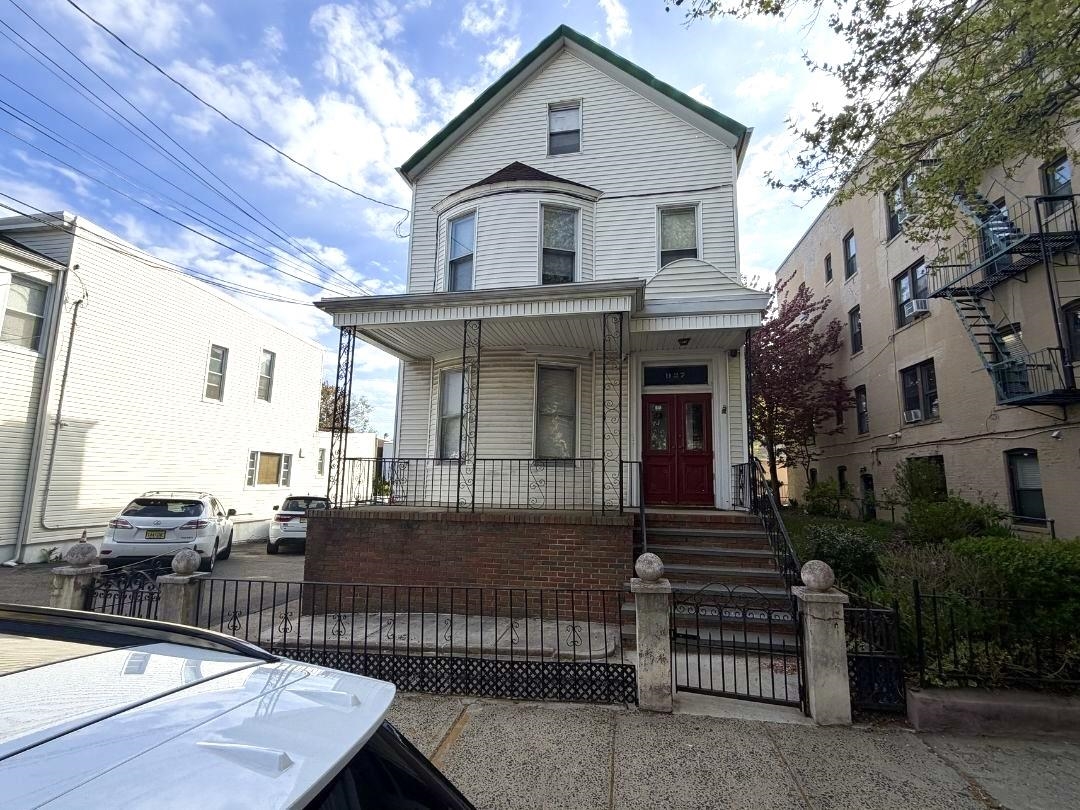 927 18th Street Union City NJ 07087