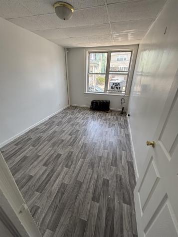 573 Avenue E Bayonne NJ 07002