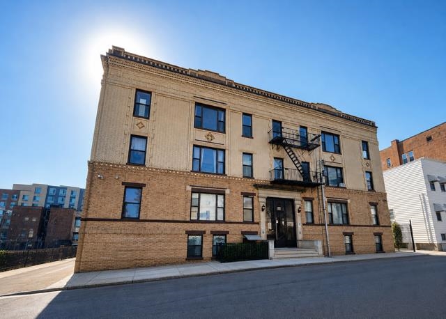 39 Newkirk Avenue Jersey City NJ 07306