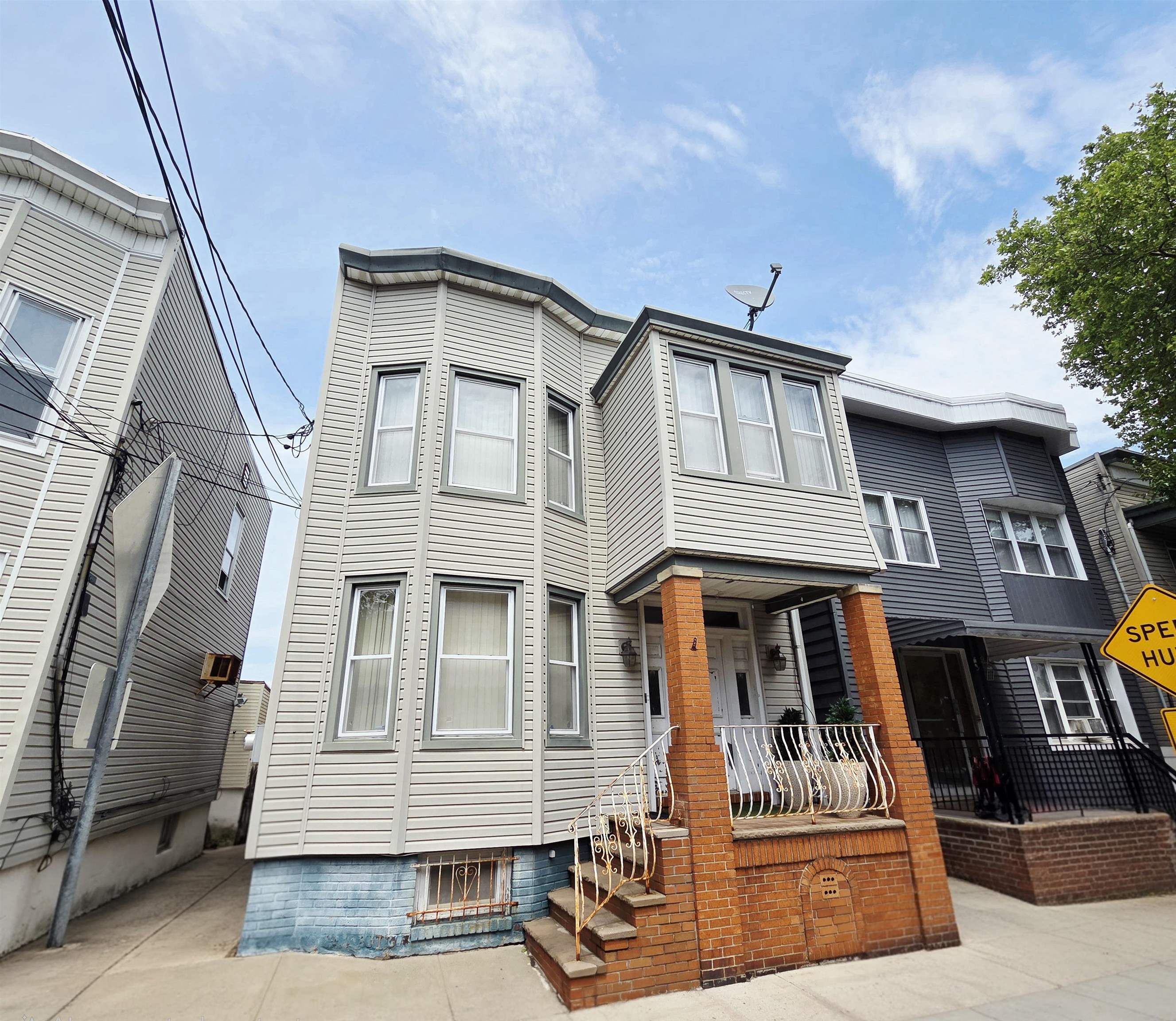 906 20th Street Union City NJ 07087