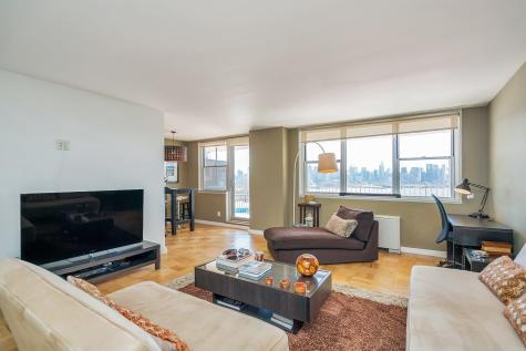 6040 Boulevard East West New York NJ 07093