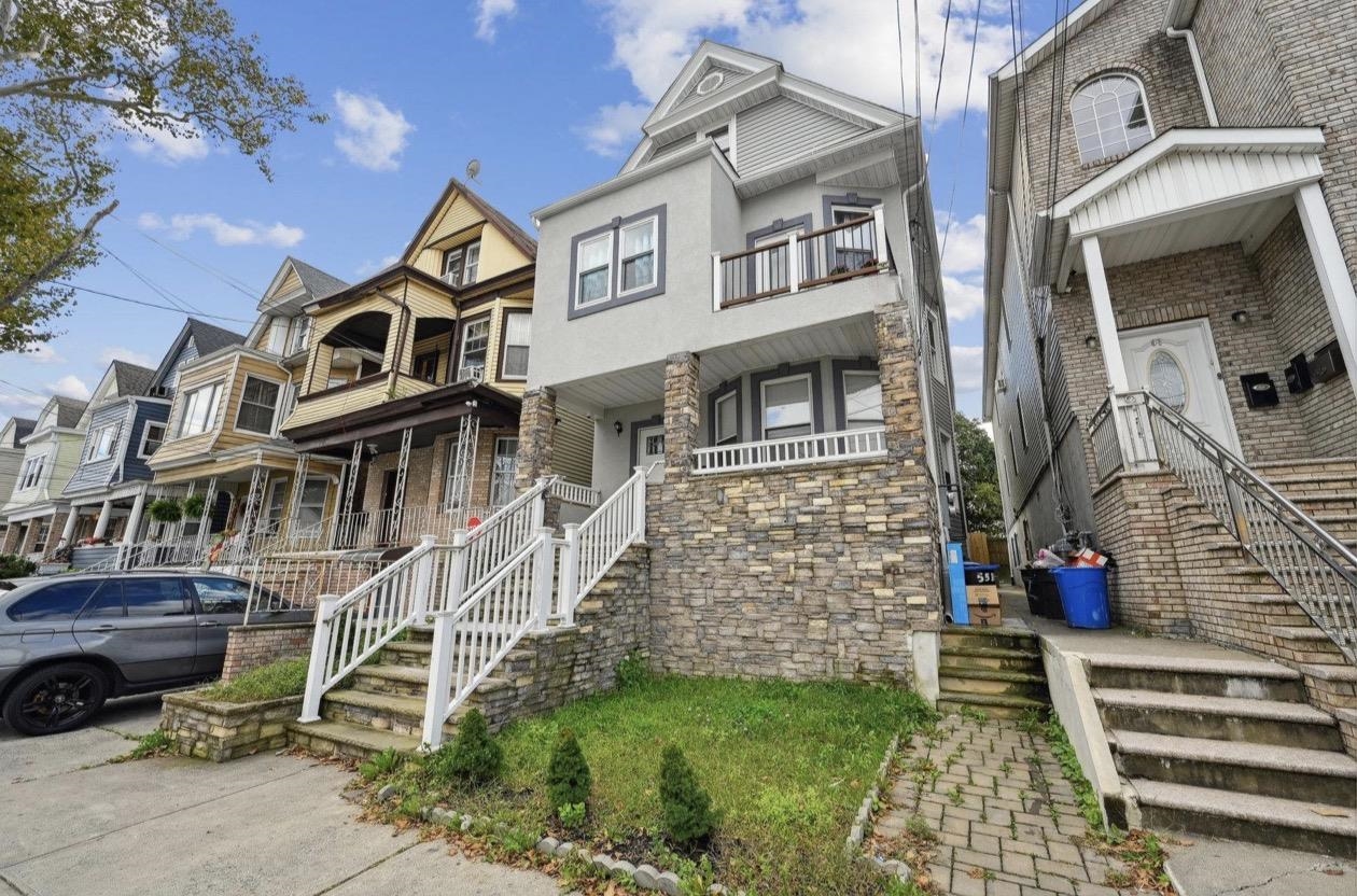 55 Bidwell Avenue Jersey City NJ 07305-4207
