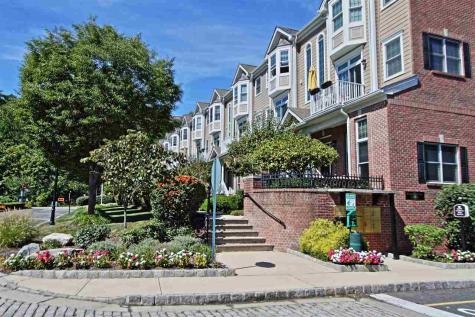 403 Kingston Court West New York NJ 07093