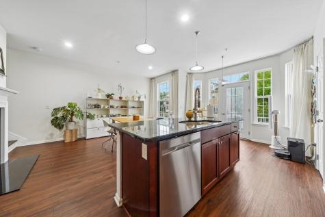 21 Creekside Court Secaucus NJ 07094